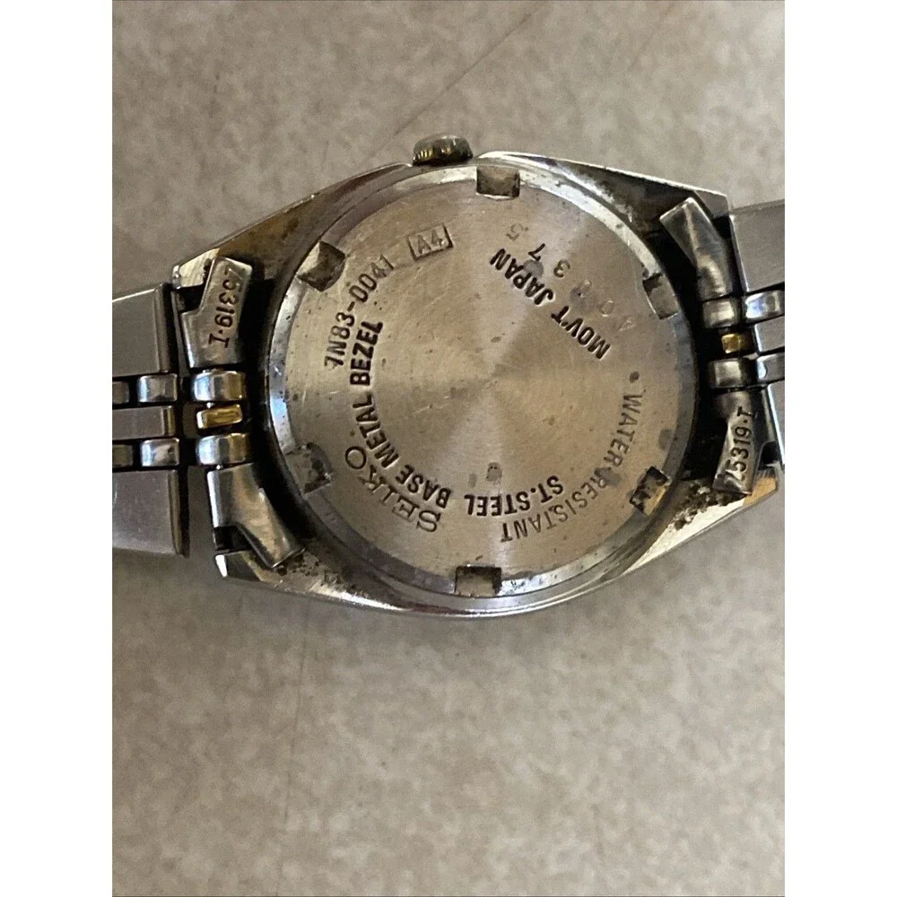Seiko Watch Women 24mm Silver Dial Two Tone Daydate Round 7N83-0041
